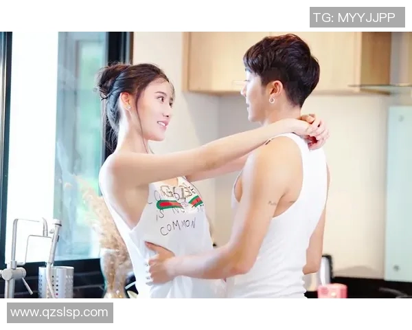 Jennie与足球明星亲密合影展现友谊与魅力引发粉丝热议