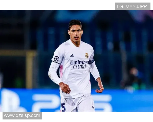 三位足球明星的传奇故事与他们对足球的热爱与奉献